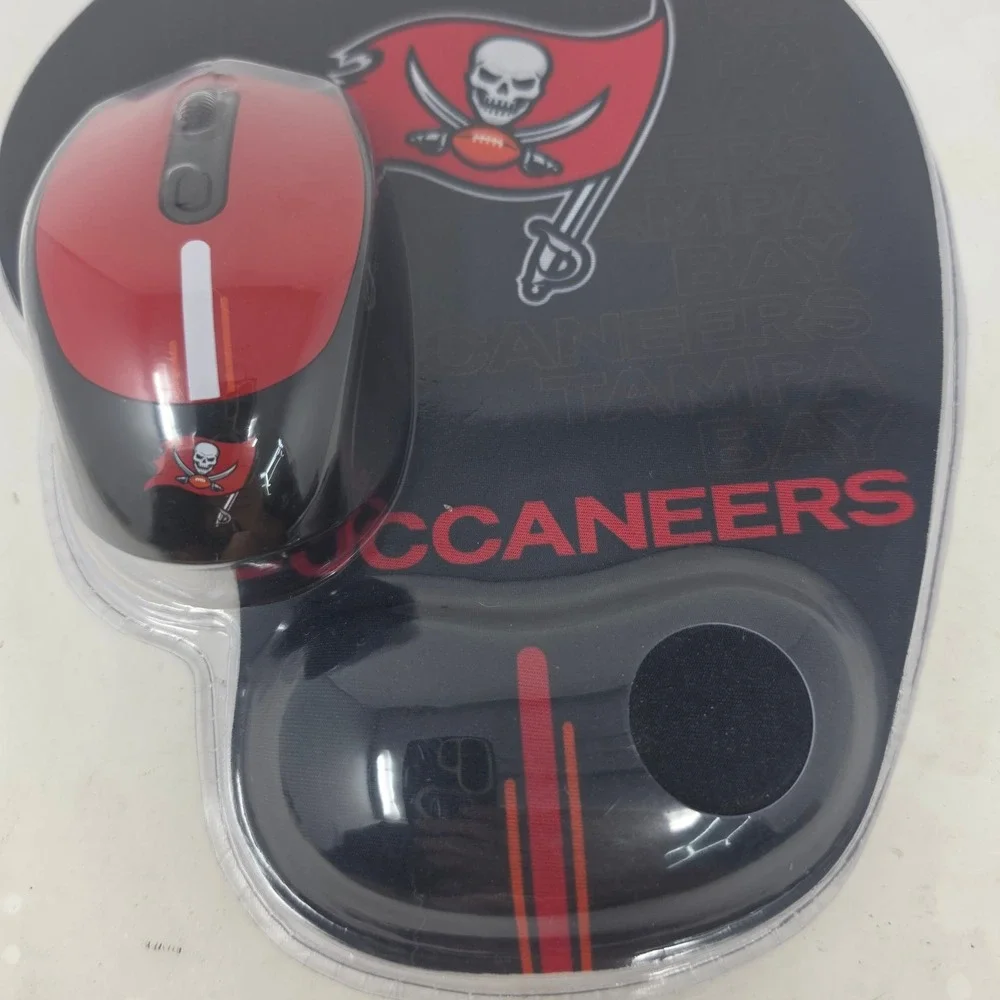 NFL Tampa Bay Buccaneers Wireless Mouse and Gel Mouse Pad Set SOAR NFL-MMP-BUC.E